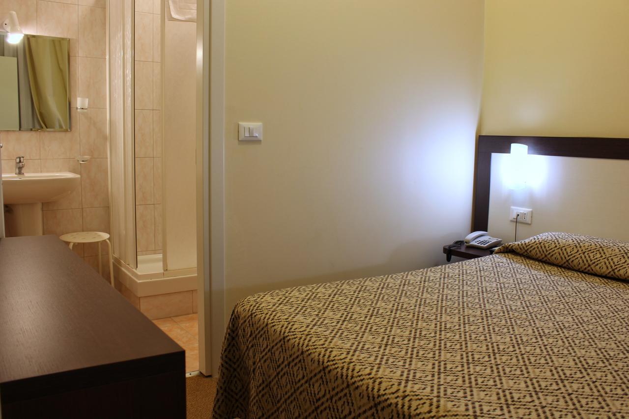 Hotel Boccascena Genua Buitenkant foto