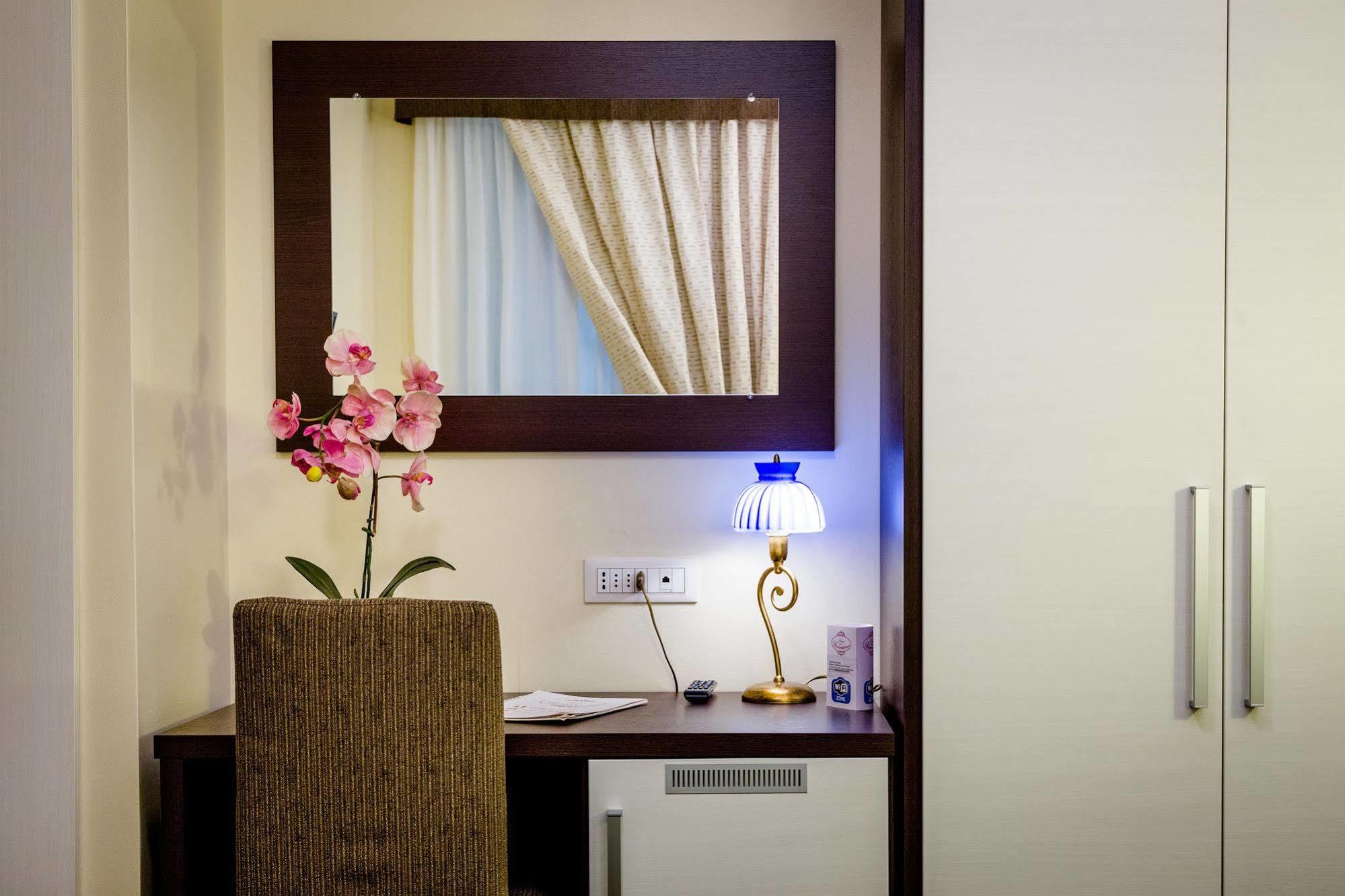Hotel Boccascena Genua Buitenkant foto